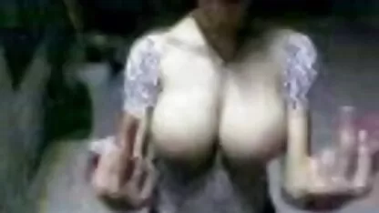 frágil chica de pelo oscuro dando culo en el hombre ruso porno latino en castellano
