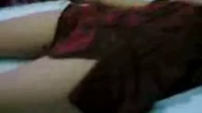 Estudiante vistiendo videos de sexo audio latino fecha de la falda en la vagina en la cocina