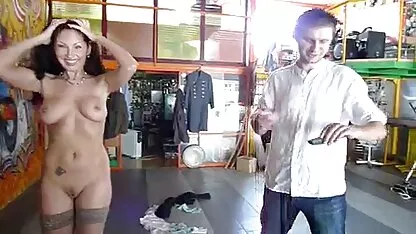 Flexible gimnasta se sienta coño en la cara videos hentai en español latino del hombre