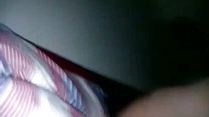 El Caballero sacó a la chica en la cama en peliculas porno con audio latino la vagina