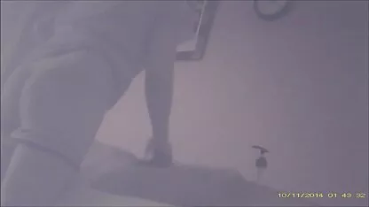 El hombre que arregla un masaje a una mujer porno gratis audio latino con una continuación en la parte superior de la cama del caballete