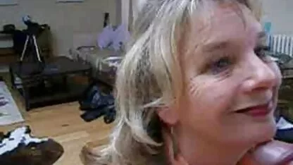 Empujó ver videos porno en español latino a kukan en su boca y lo envió a