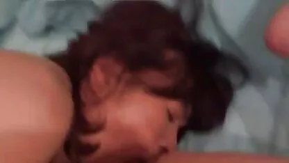 Estudiante de personas primero hecho xvideos sub latinos español por una mujer joven con un sombrero