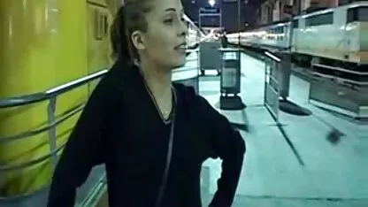 Delgadas mujeres rusas hábilmente chupar la polla de un porno gratis en audio latino hombre