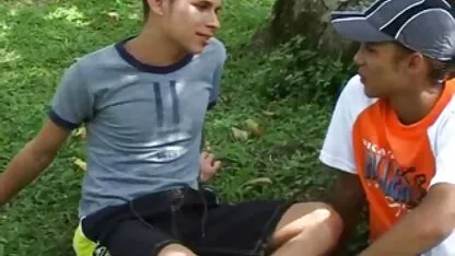 Vender la puta de acuerdo con el trío videos gay latinos español para obtener dinero