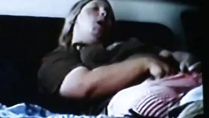 Un hombre teniendo sexo anime hentai audio latino con una morena en la vagina y el culo