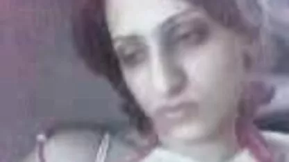 Chico espiando a porno online latino chica y masturbándose