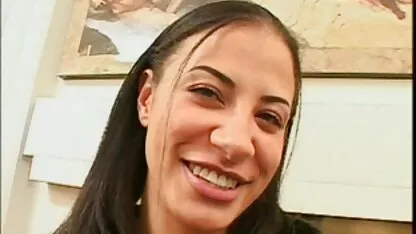 Cop follando ambos nymphos durante el interrogatorio xxx gratis latino