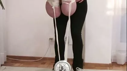 Polluelo usando la vibrador a coño durante maldito videos gay latinos español