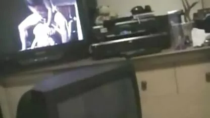 Chica sexo casero en español latino en medias y zapatos de tacón alto va a la mierda anal