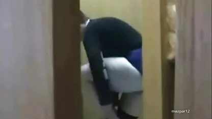 Una enfermera porno peliculas español latino entra en el expansor en su vagina y muestra primeros planos de la vagina