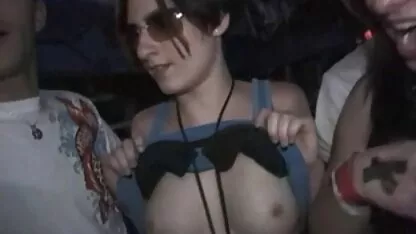 Julia medias strapon y hentai porno audio latino empujado en la perspectiva de su marido