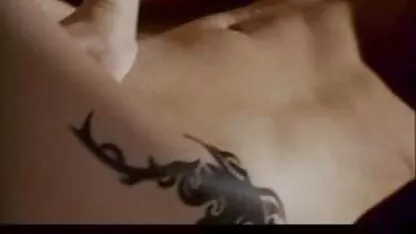 Mujer le da una porno madre e hijo español latino mamada en el baño