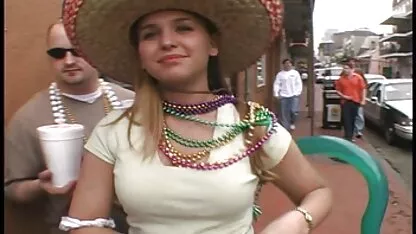 Dos mujeres en látex burlas la bebé con la porn español latino joke