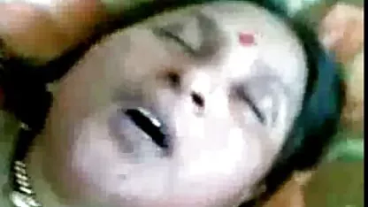 Dulce de Pollo chupando la poseída chica porno hentai español latino