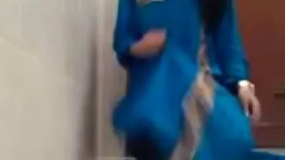 Mujer porno anime en español latino rusa se hincha y se calma un hombre de pene