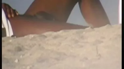 Madura lesbiana seduce a las mujeres jóvenes porno audio español latino