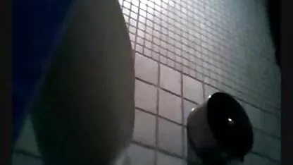 El marido convenció a su esposa videos porno audio español latino para follar en el culo en la cama de perrito